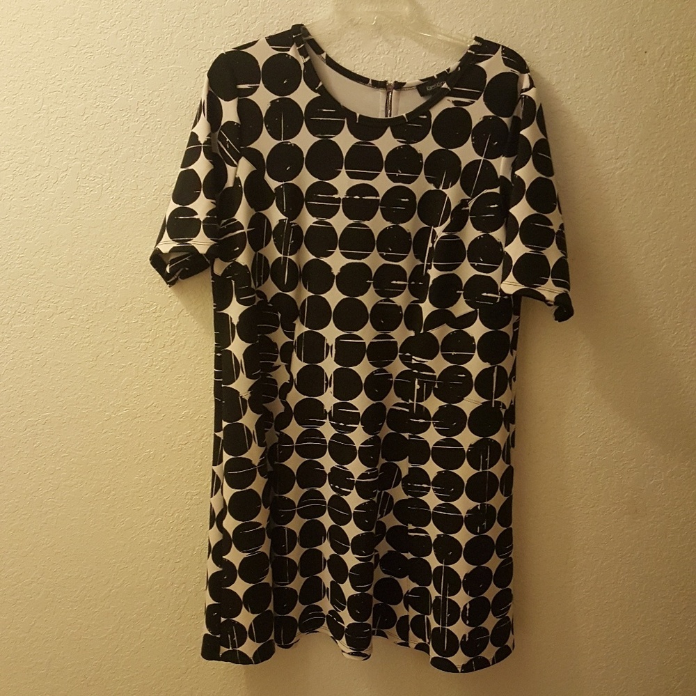 Karen Kane geometric design dress NWOT